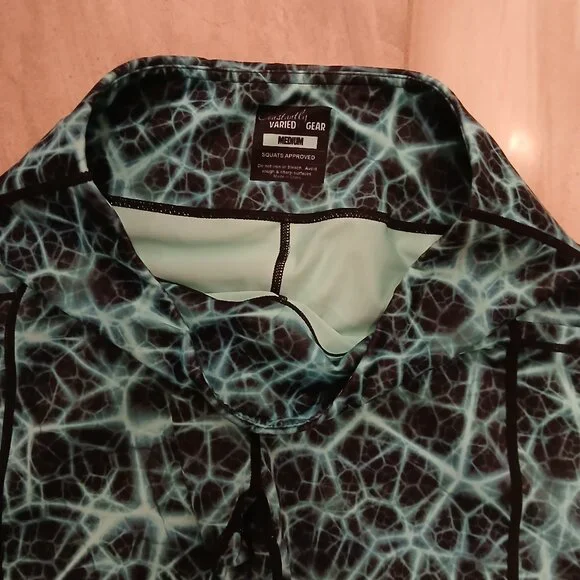 Cvg womens RETIRED serenity cropped leggings NWOT - Picture 3 of 3